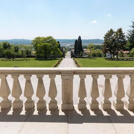 Castello Di Susans بيت ضيافة *